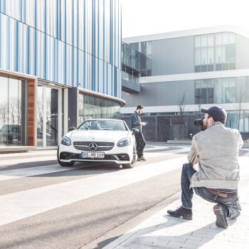Ralf und Lennard rücken eine besondere Dame ins Rechte Licht: Den MB AMG CLS 43. (© Orths Medien GmbH)