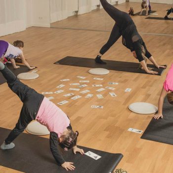 Das Kursangebot ist riesig. Selbst kleine Yoginis sind willkommen (© Orths Medien GmbH)